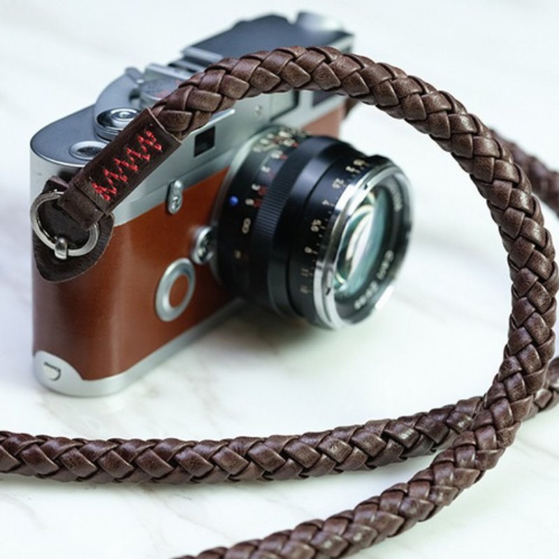 [Barton1972] Leather Neck Strap Whip- Natural